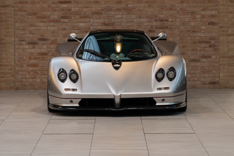 pagani-utopia-roadster-umetnicko-remek-delo-koje-savrseno-kombinuje-performanse-i-luksuz-12