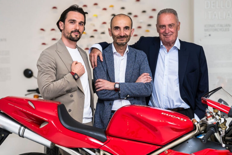 gerald-charles-i-ducati-predstavljaju-zajednicki-casovnik-u-cast-30-rodendana-legendarnog-ducati-916-3