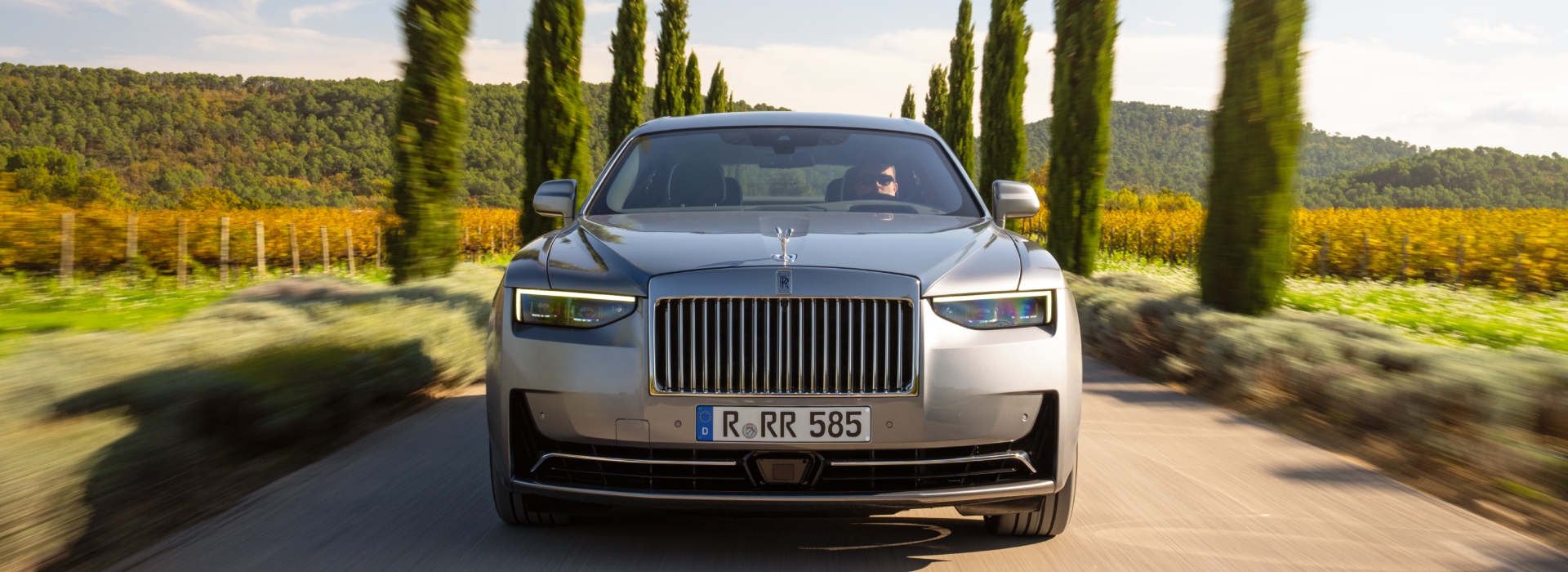 Rolls-Royce Introduces Ghost Series II: The True Embodiment of Dynamism and Confidence