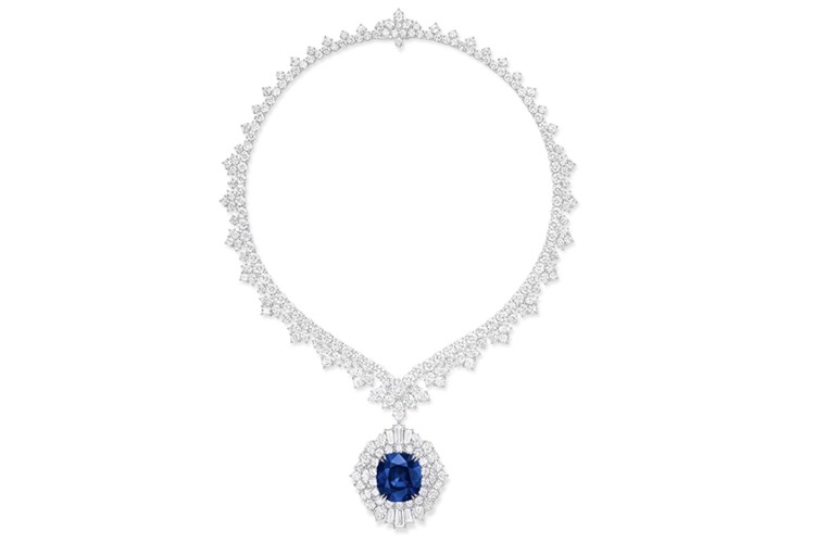 Stunning new Harry Winston necklace contains a 43 carat Kashmir sapphire