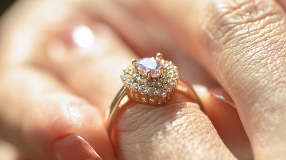 Vintage vs. Modern Engagement Rings: Which Style Is Right for You?