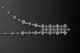 Louis Vuitton Dentelle de Monogram bracelet with diamonds set in white gold  to recreate the de…