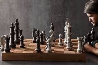 EXTRAVAGANT HERMES CHESS SET