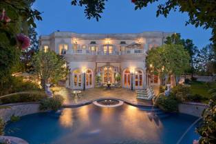 ULTRA LUXURY VILLA IN BEVERLY HILLS